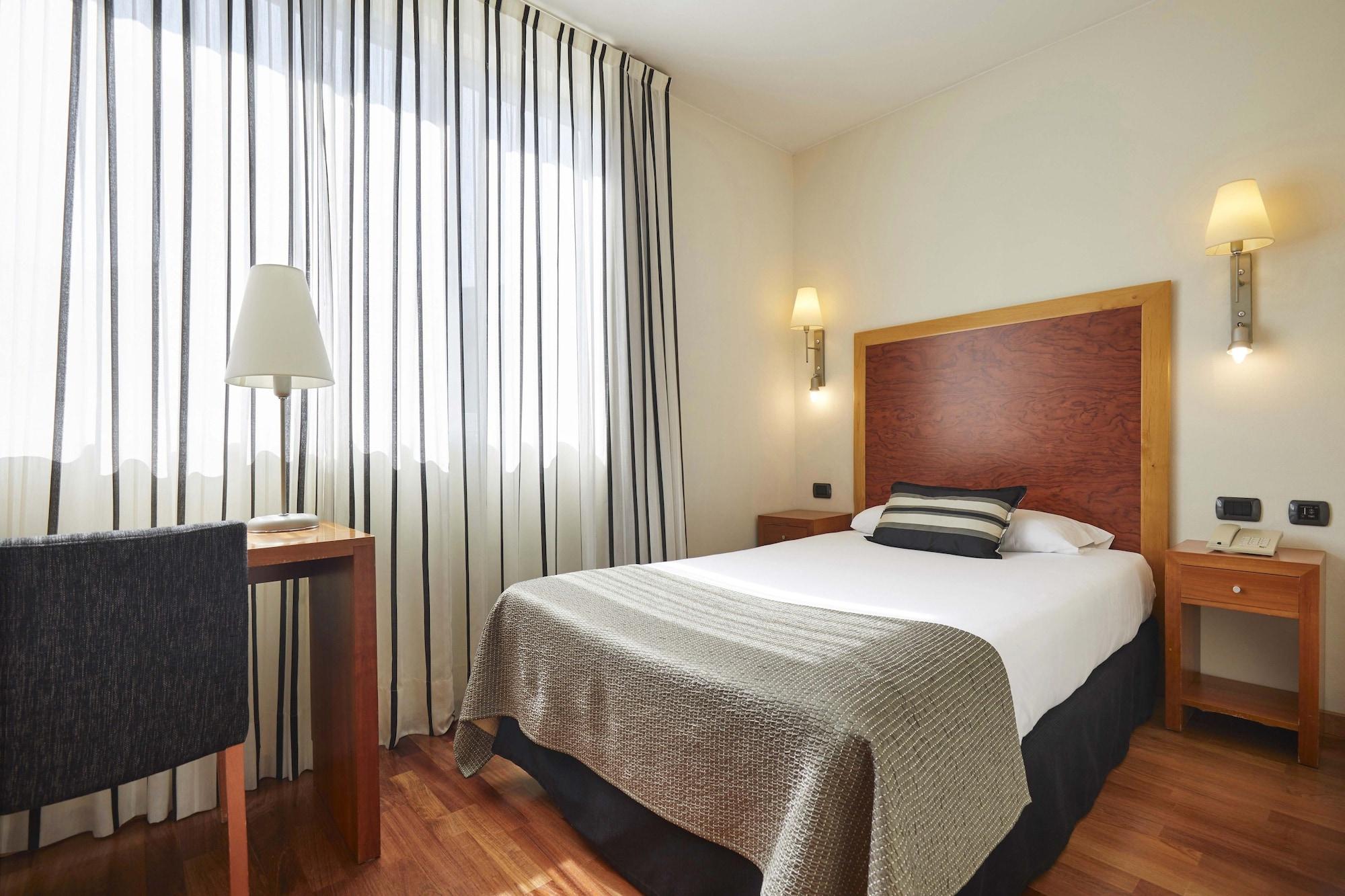 Exe Plaza Delicias Hotel Zaragoza Bagian luar foto