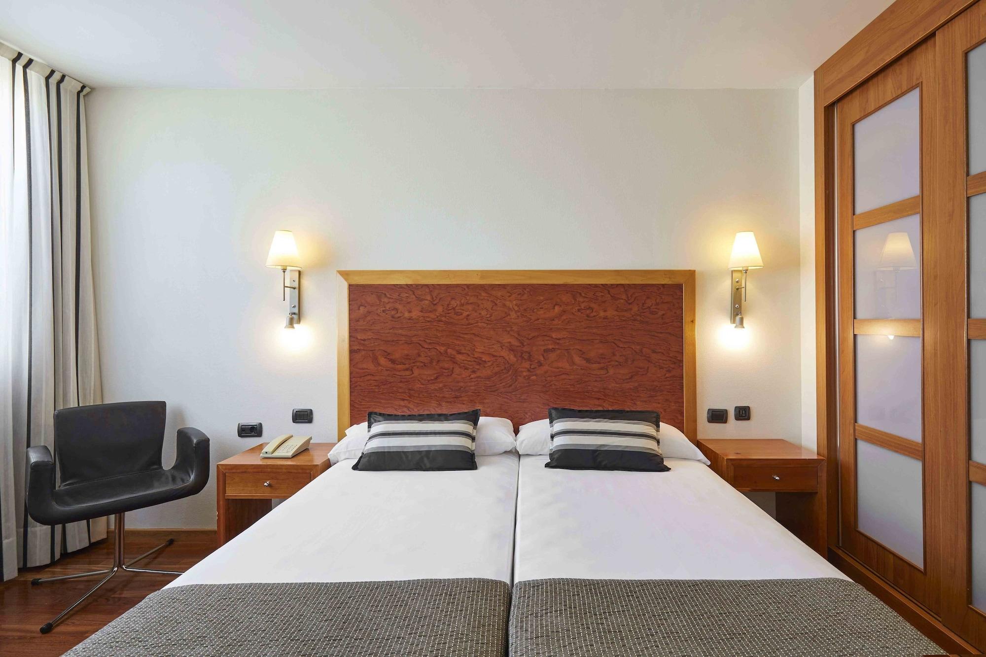 Exe Plaza Delicias Hotel Zaragoza Bagian luar foto
