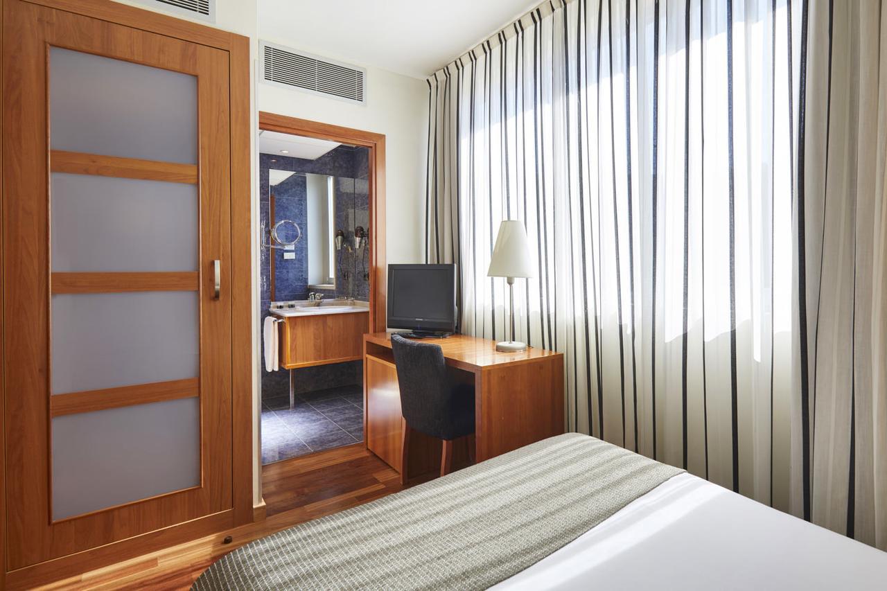 Exe Plaza Delicias Hotel Zaragoza Bagian luar foto