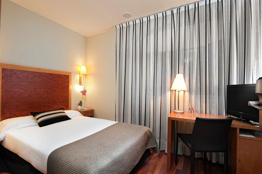 Exe Plaza Delicias Hotel Zaragoza Bagian luar foto